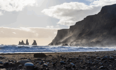 Playa de arena negra Reynisfjara