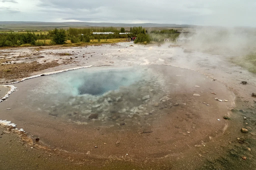 Piscina geotérmica del área de Strokkur en Haukadalur Islandia