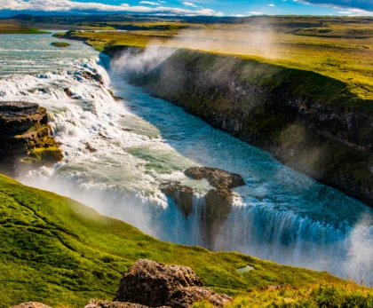 Cascada Gullfoss en Islandia con vista panorámica del cañón y el río Hvítá en el Círculo Dorado